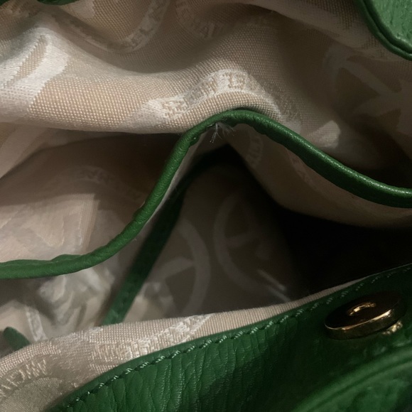 Michael Kors Push Lock Shoulder Tote Genuine Pebble Leather EUC - Picture 5 of 8